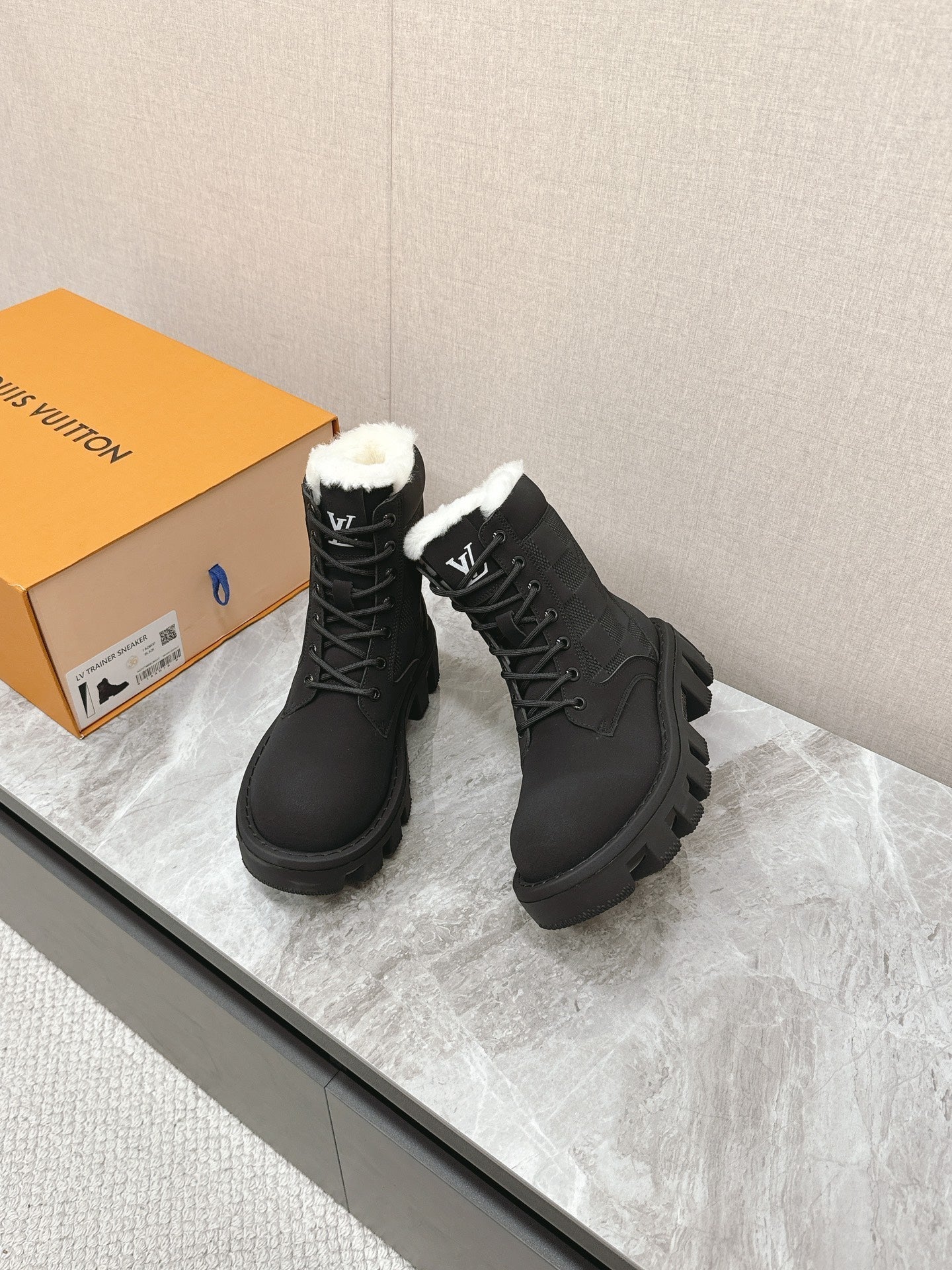 MARTIN ANKLE BOOTS IN BLACK SUEDE AND WHITE SHEARLING LINING - 35