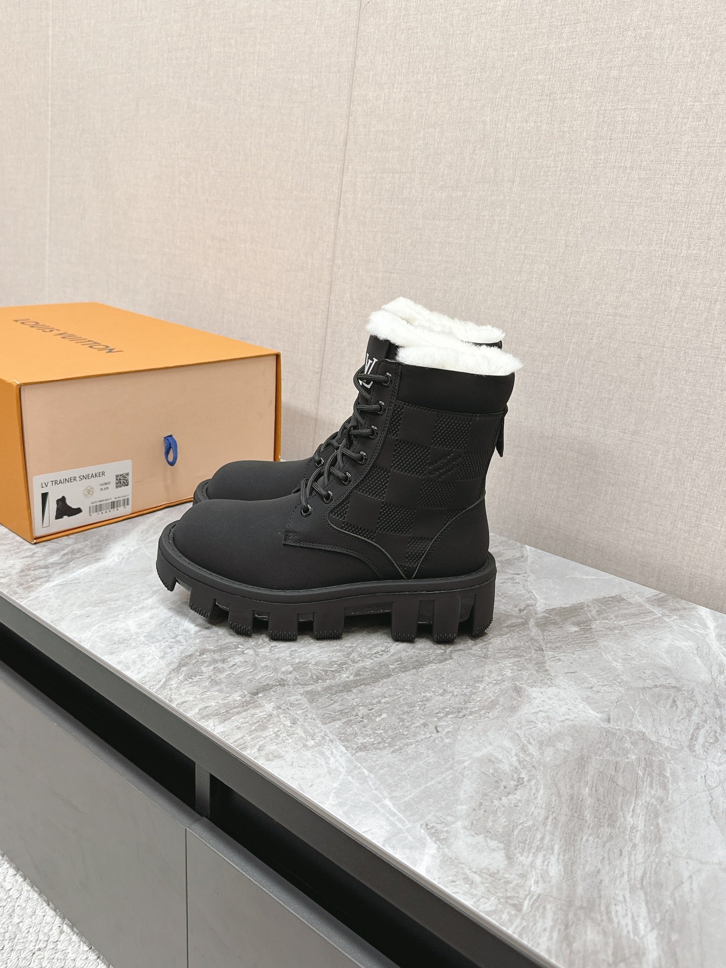 MARTIN ANKLE BOOTS IN BLACK SUEDE AND WHITE SHEARLING LINING - 35