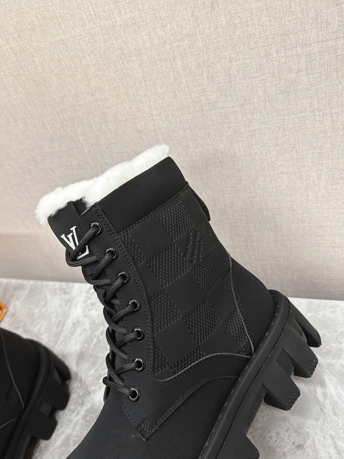 MARTIN ANKLE BOOTS IN BLACK SUEDE AND WHITE SHEARLING LINING - 35