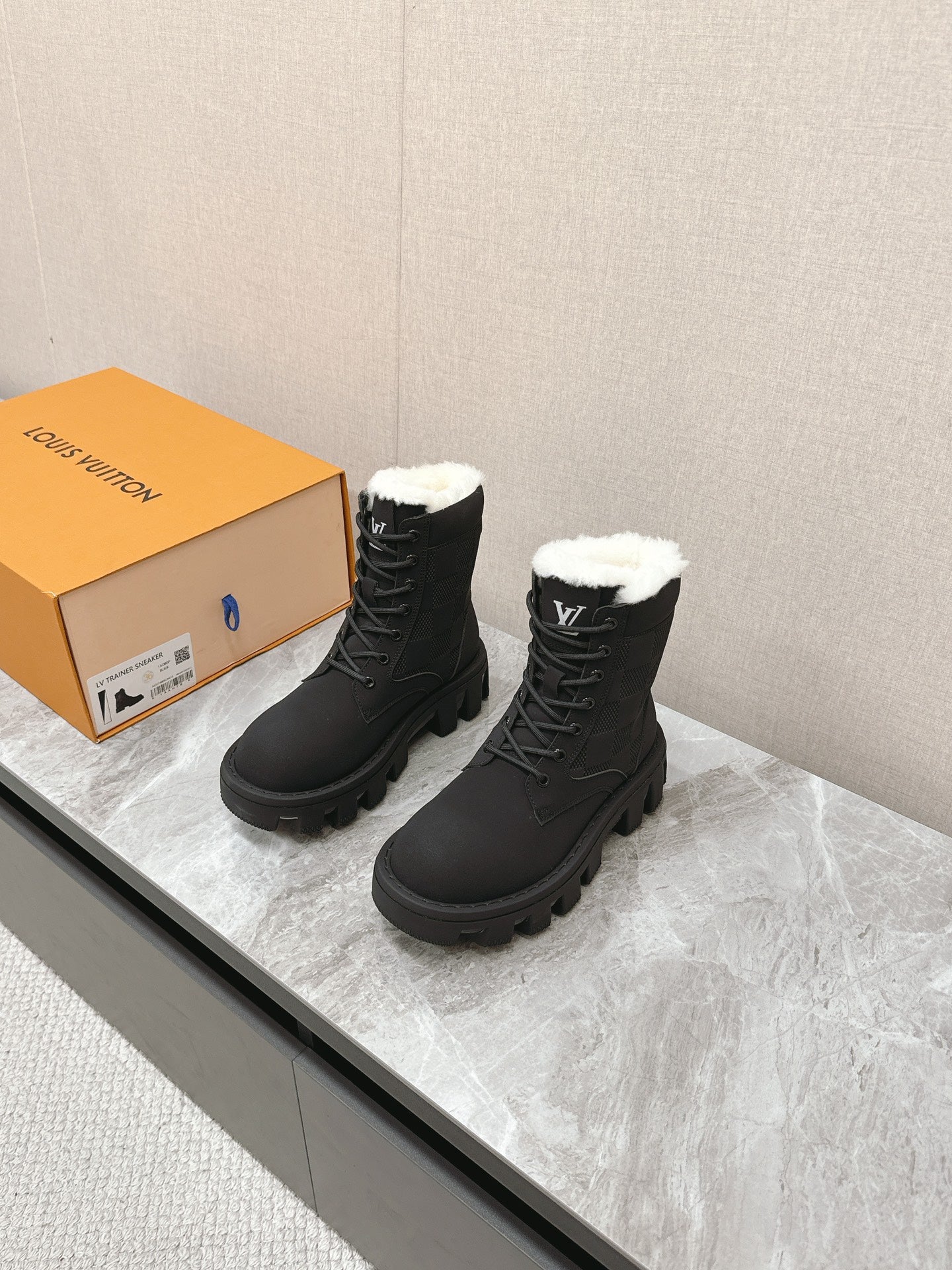 MARTIN ANKLE BOOTS IN BLACK SUEDE AND WHITE SHEARLING LINING - 35