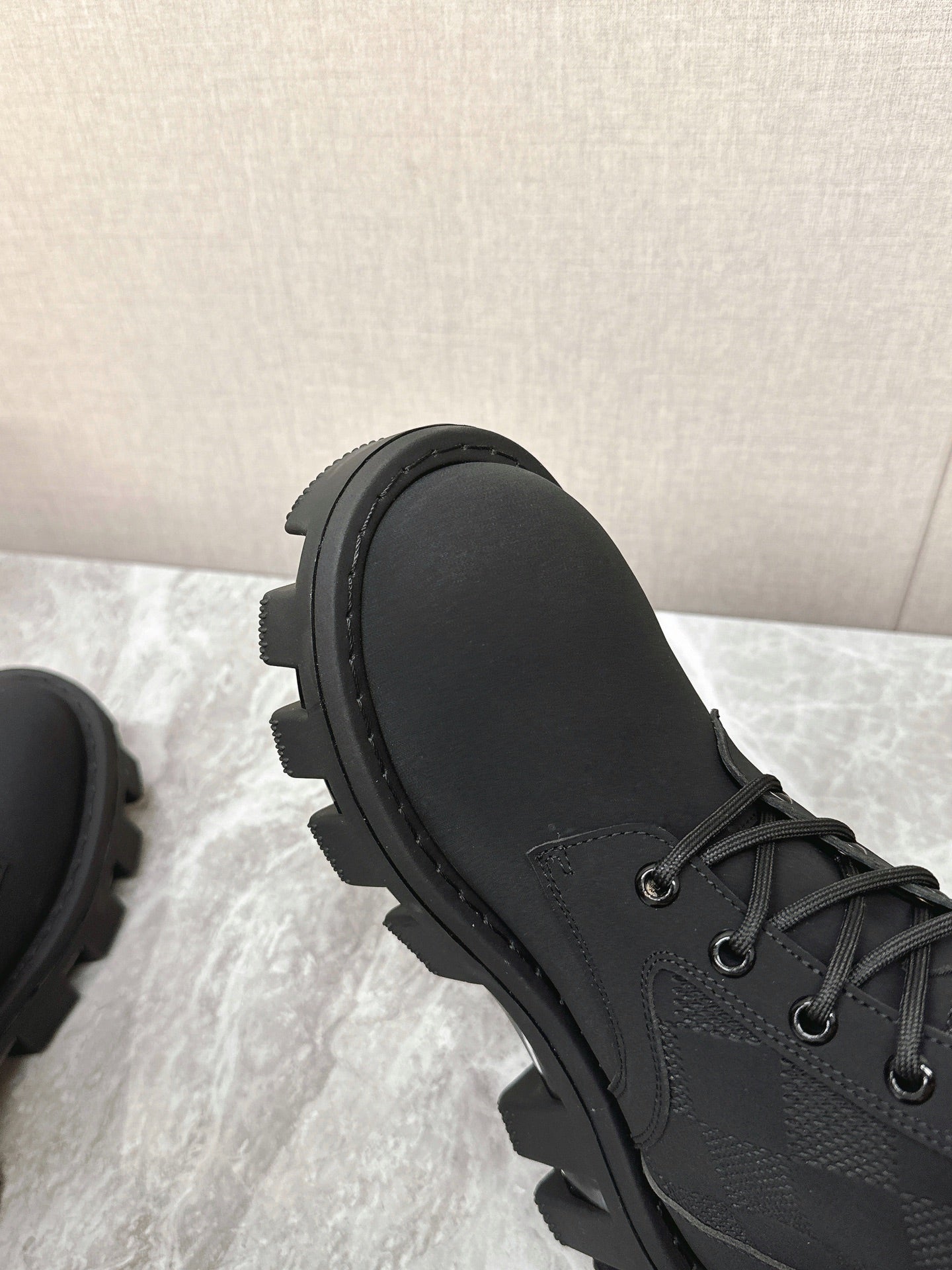 MARTIN ANKLE BOOTS IN BLACK SUEDE AND WHITE SHEARLING LINING - 35