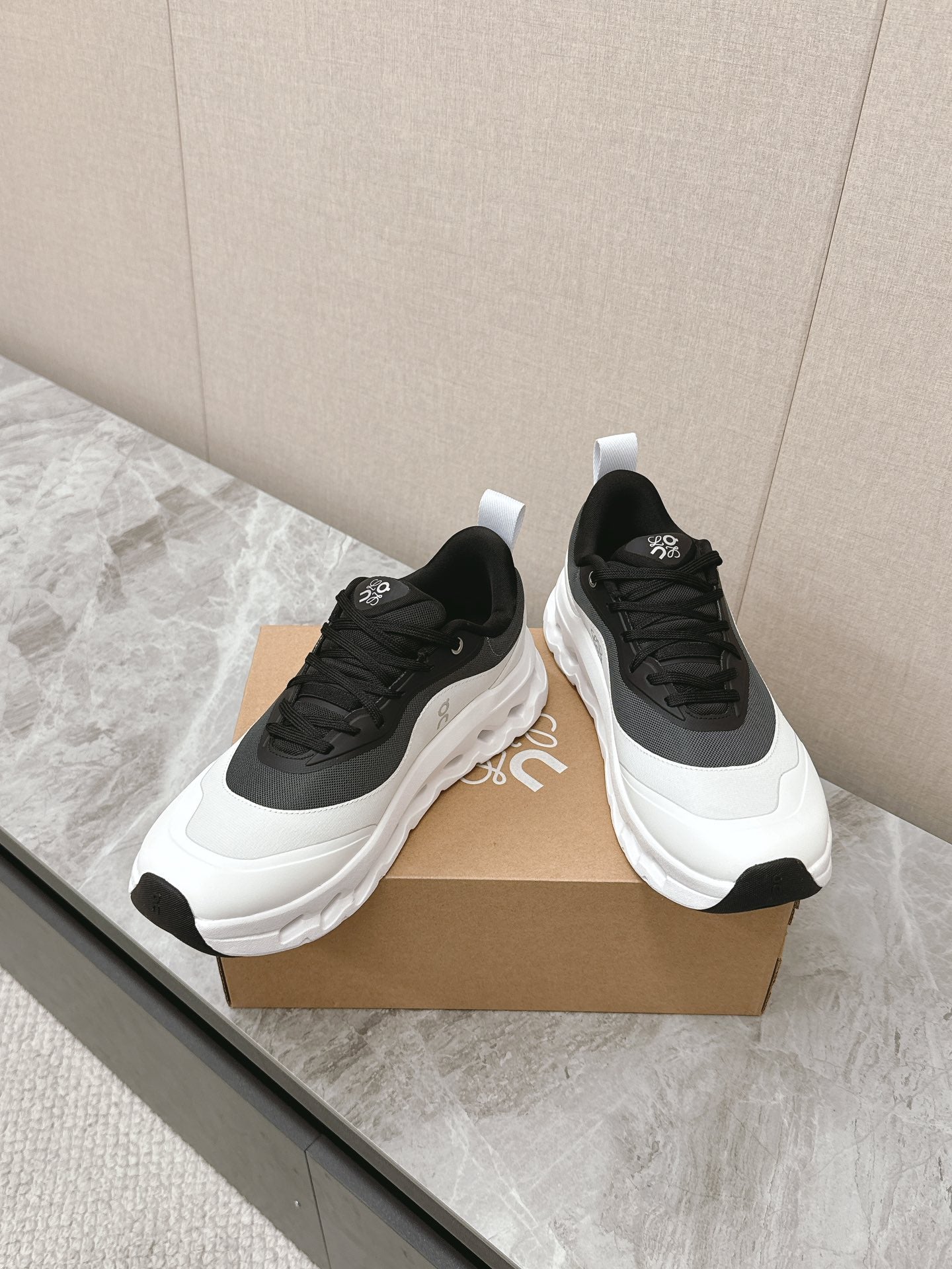 RUN SNEAKER IN WHITE MIX BLACK SUEDE AND MESH FABRIC - 35