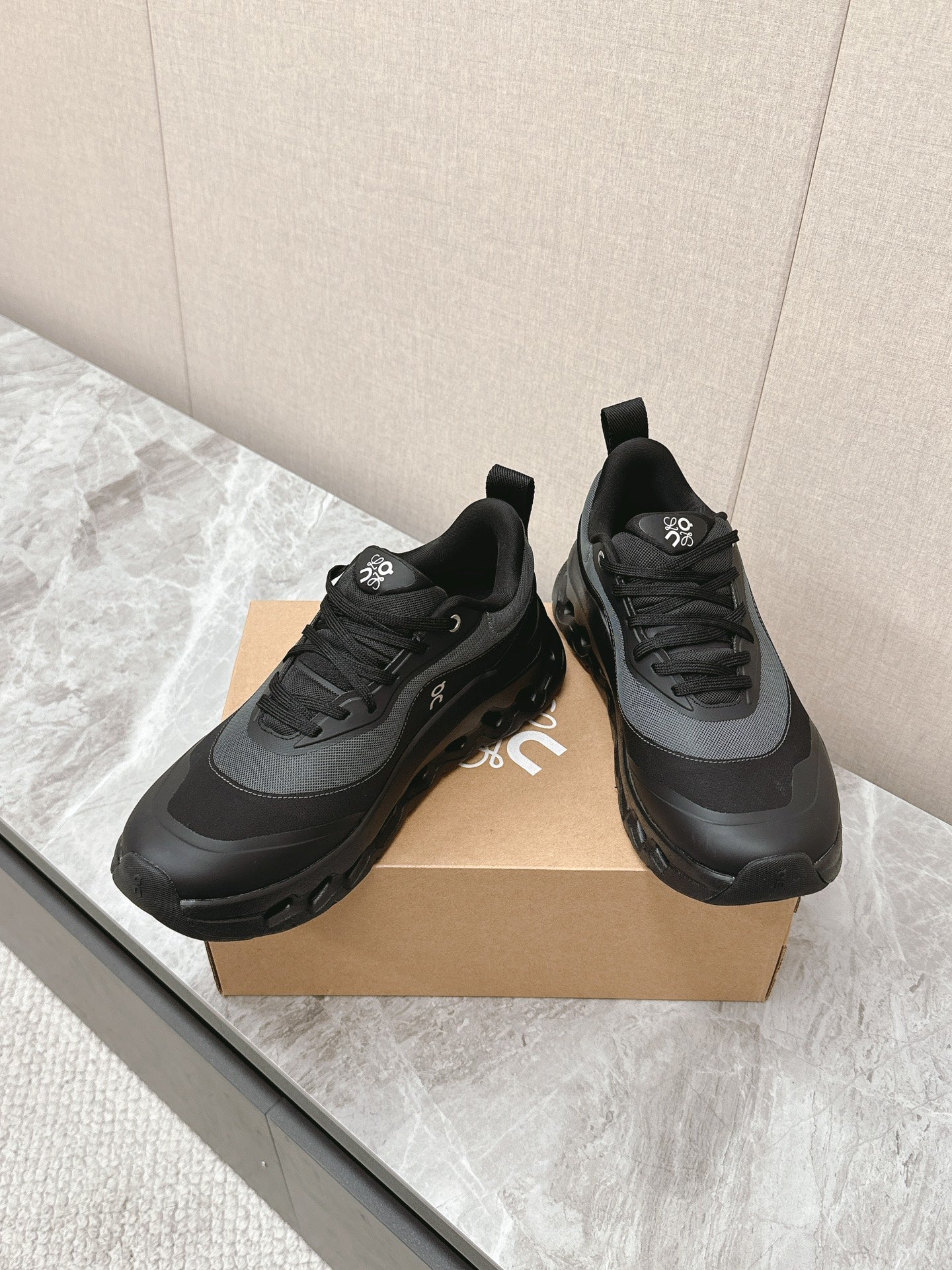 RUN SNEAKER IN BLACK SUEDE AND MESH FABRIC - 35