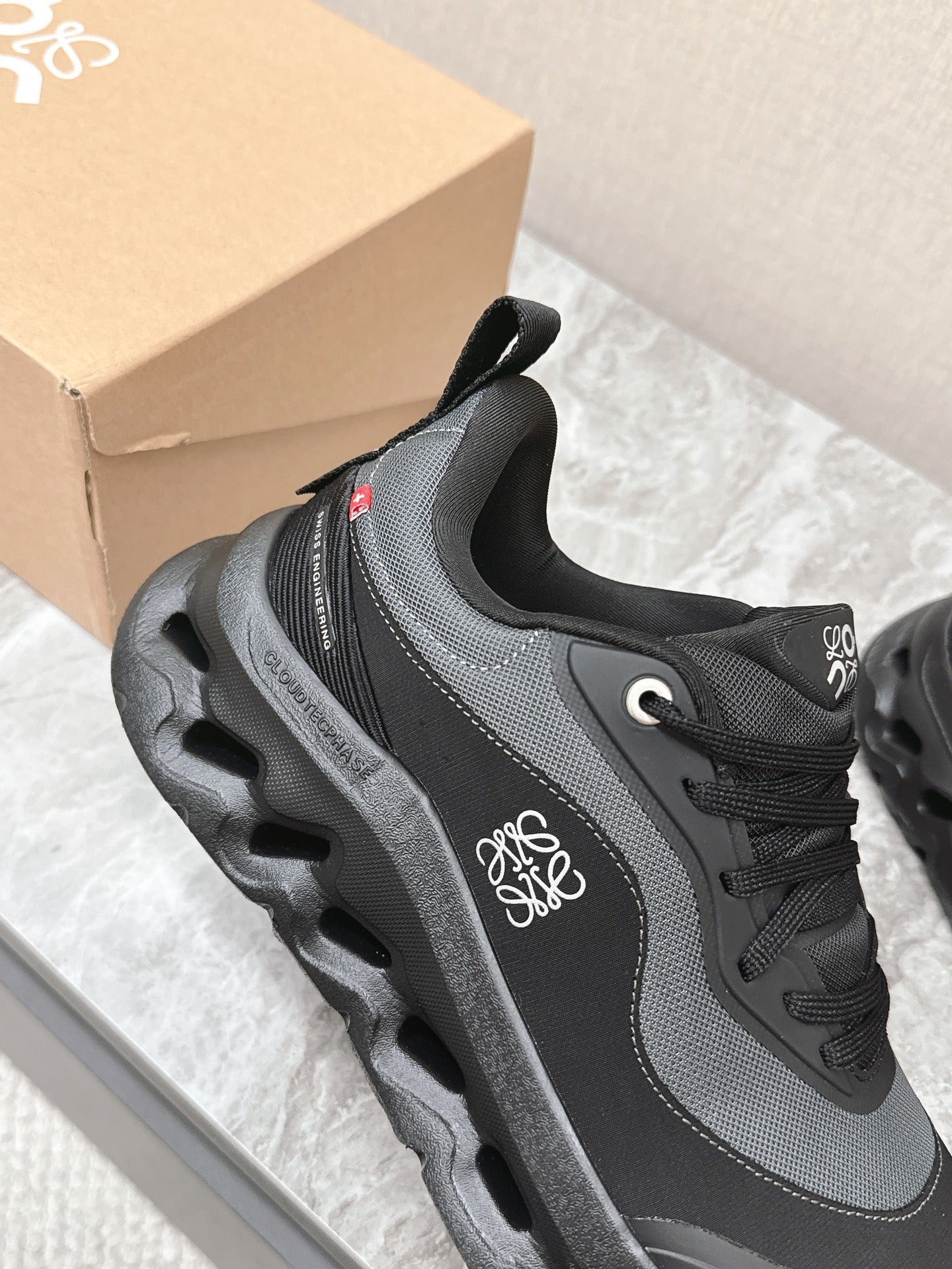 RUN SNEAKER IN BLACK SUEDE AND MESH FABRIC - 35