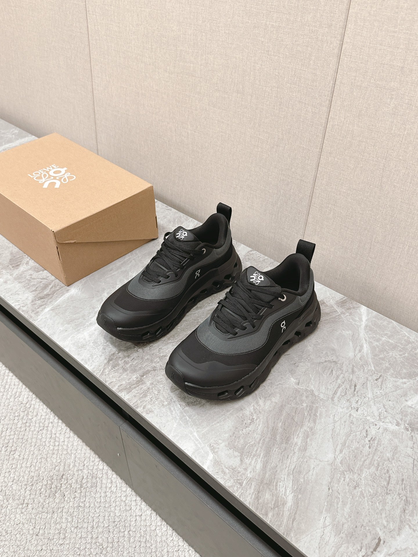 RUN SNEAKER IN BLACK SUEDE AND MESH FABRIC - 35