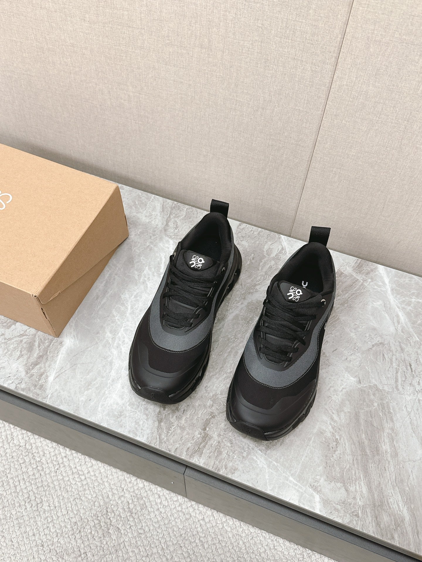 RUN SNEAKER IN BLACK SUEDE AND MESH FABRIC - 35