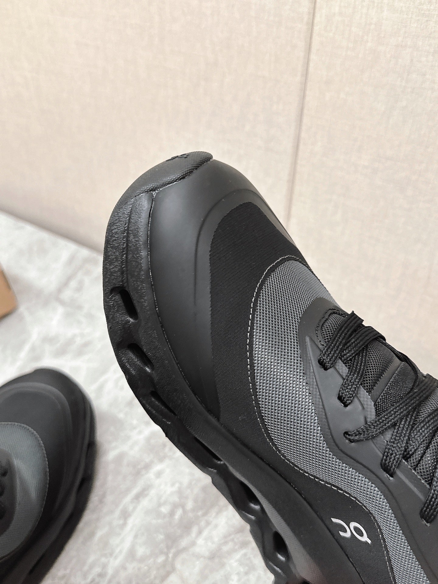 RUN SNEAKER IN BLACK SUEDE AND MESH FABRIC - 35