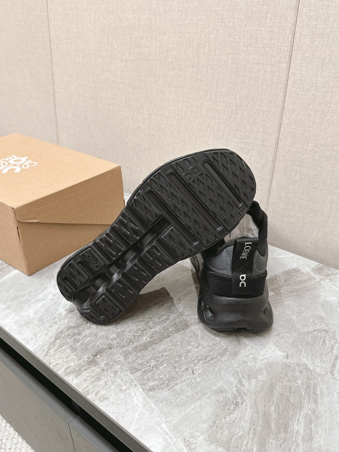 RUN SNEAKER IN BLACK SUEDE AND MESH FABRIC - 35