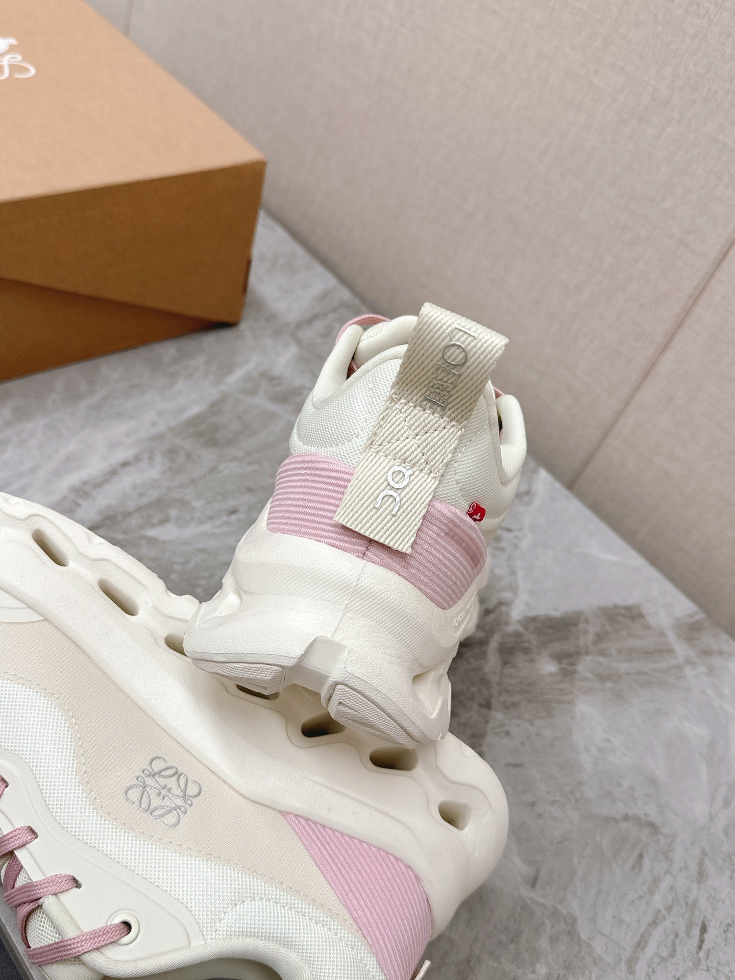 RUN SNEAKER IN PASTEL GRAY MIX BABY PINK SUEDE AND MESH FABRIC - 35