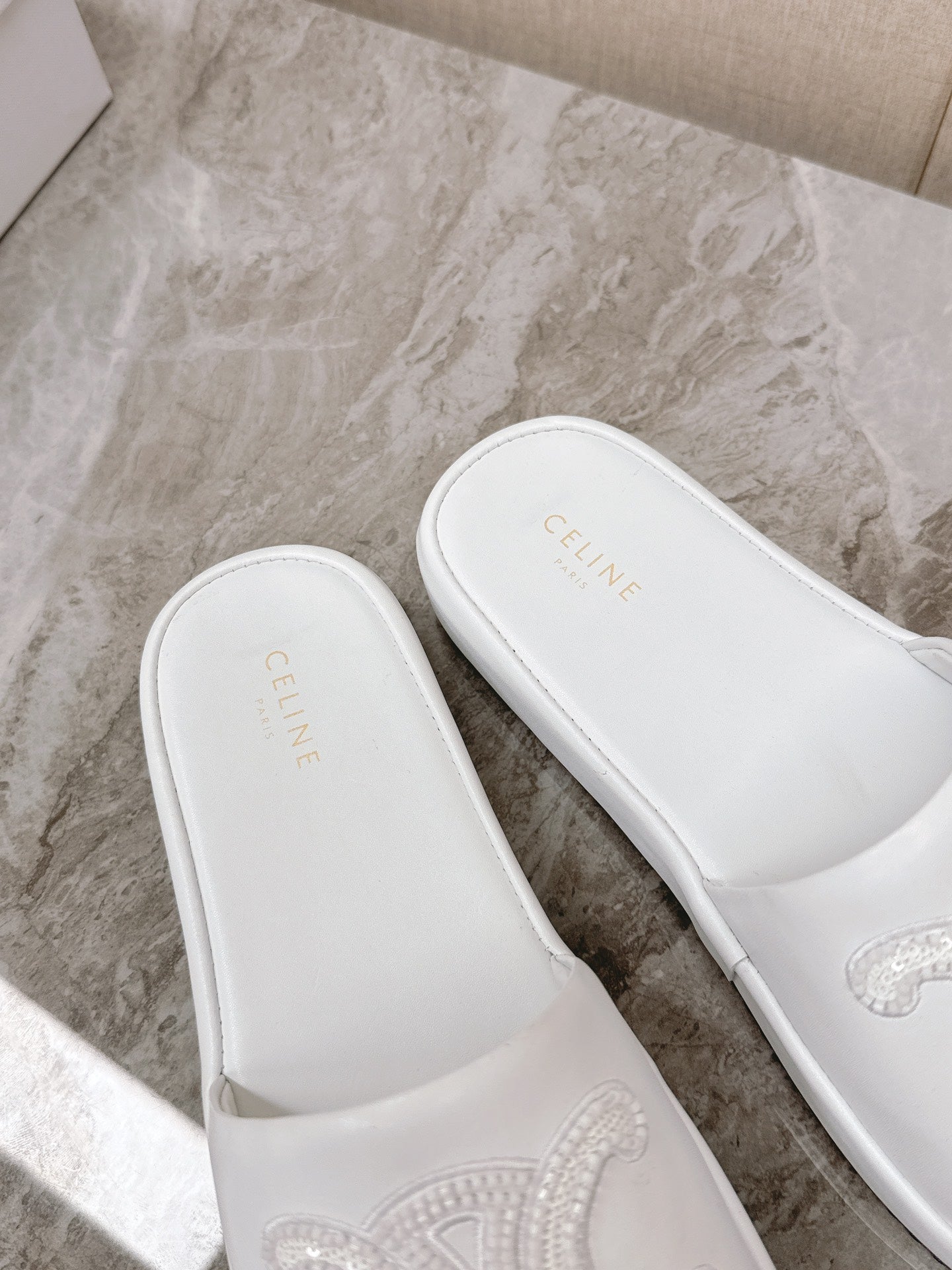 THICK-SOLED SLIDES IN WHITE SMOOTH LAMBSKIN LOGO WITH CRYSTALS - 35