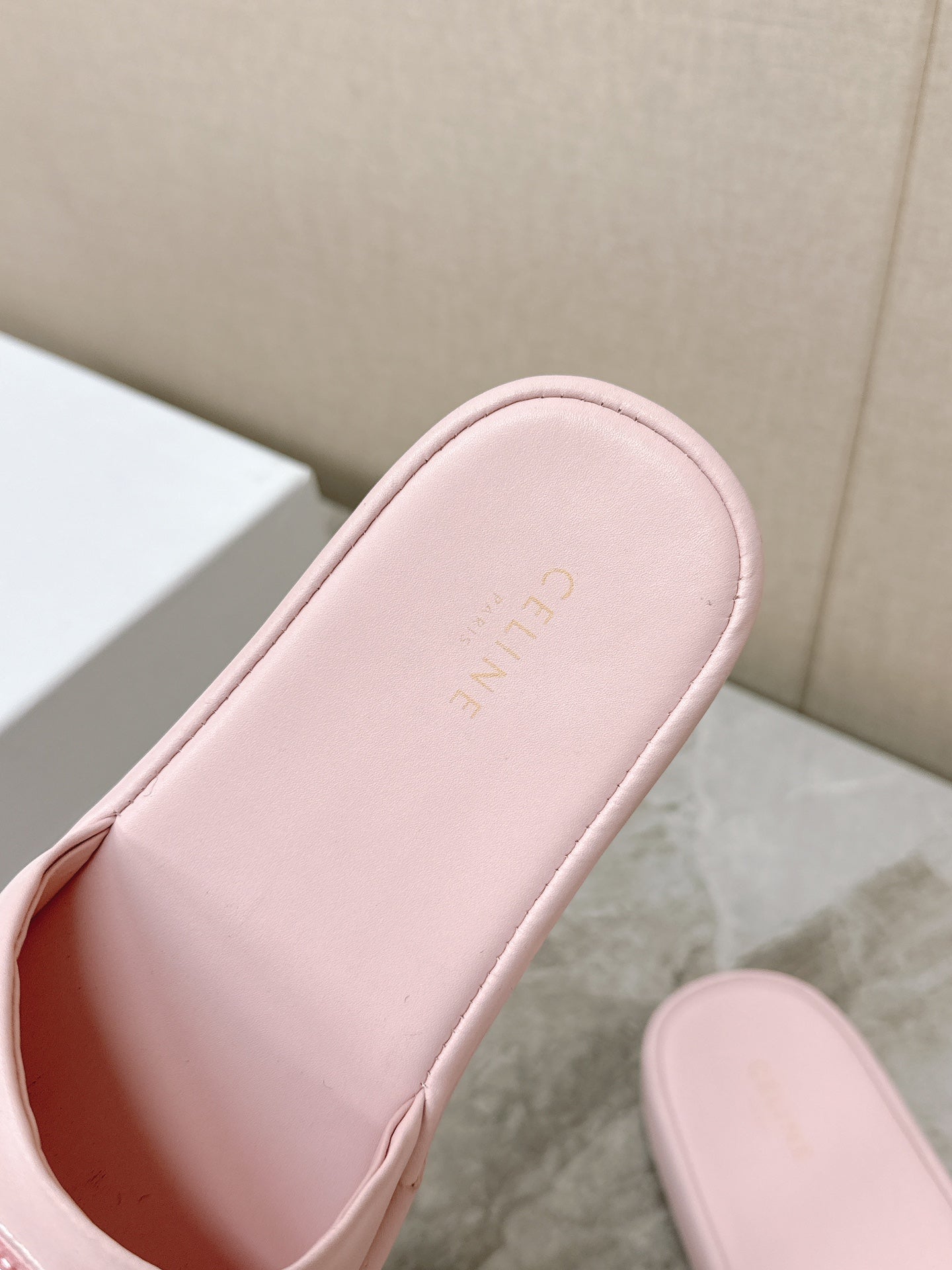 THICK-SOLED SLIDES IN LIGHT PINK SMOOTH LAMBSKIN LOGO WITH CRYSTALS - 35