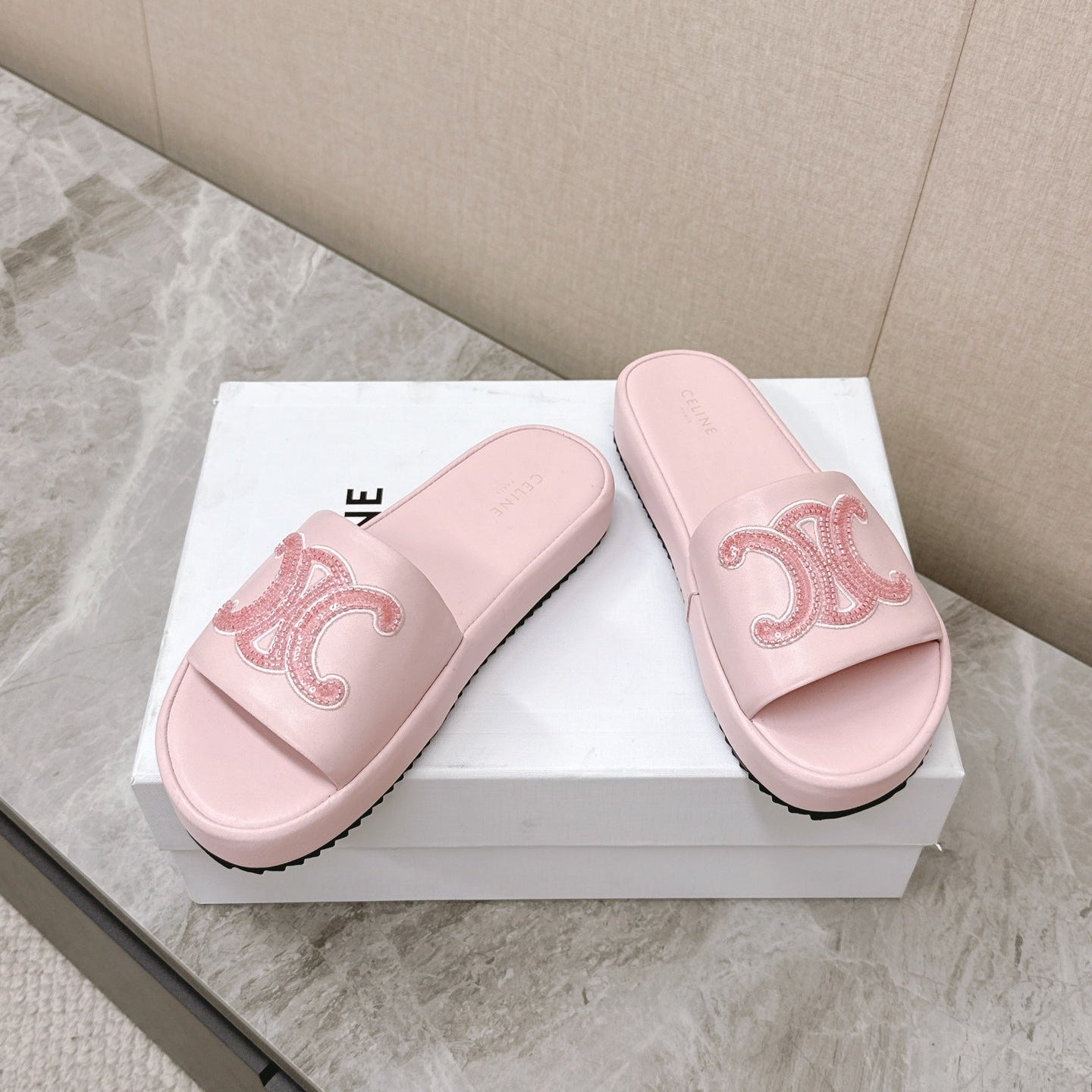 THICK-SOLED SLIDES IN LIGHT PINK SMOOTH LAMBSKIN LOGO WITH CRYSTALS - 35