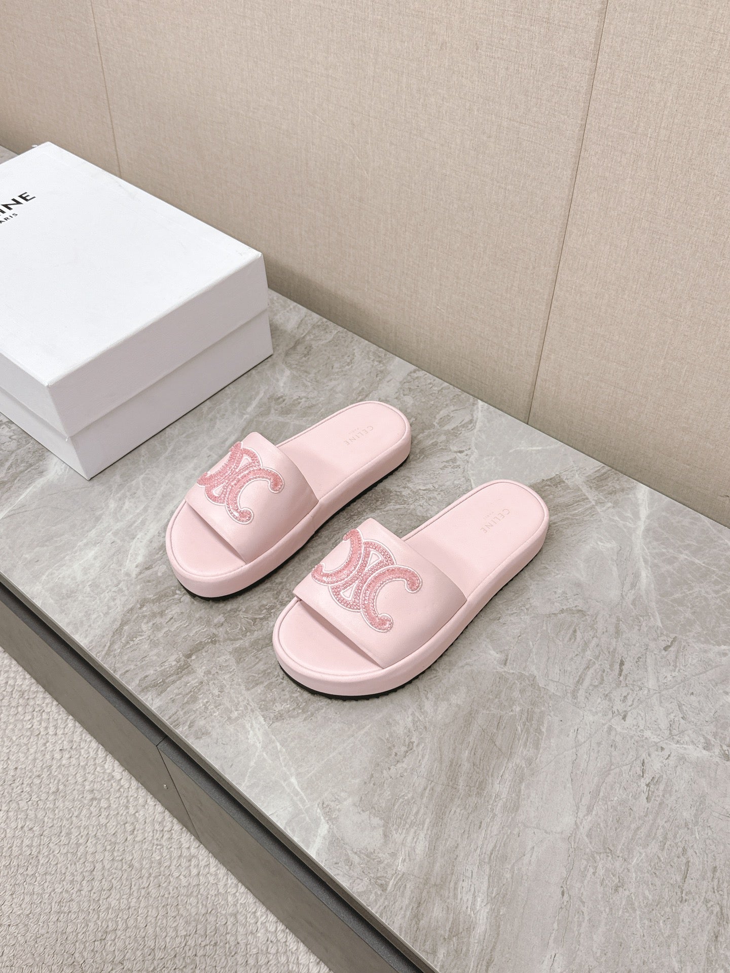 THICK-SOLED SLIDES IN LIGHT PINK SMOOTH LAMBSKIN LOGO WITH CRYSTALS - 35