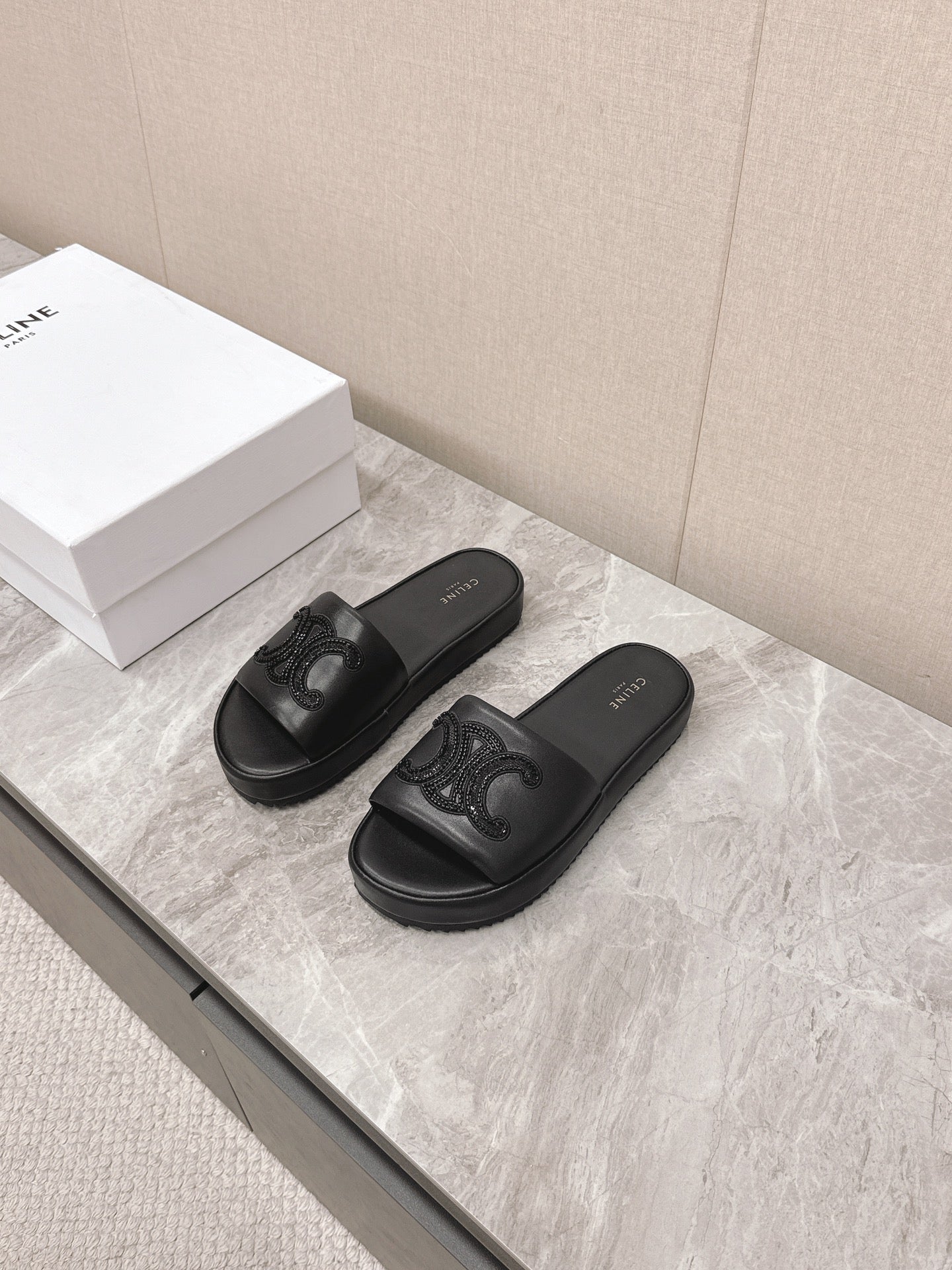 THICK-SOLED SLIDES IN BLACK SMOOTH LAMBSKIN LOGO WITH CRYSTALS - 35