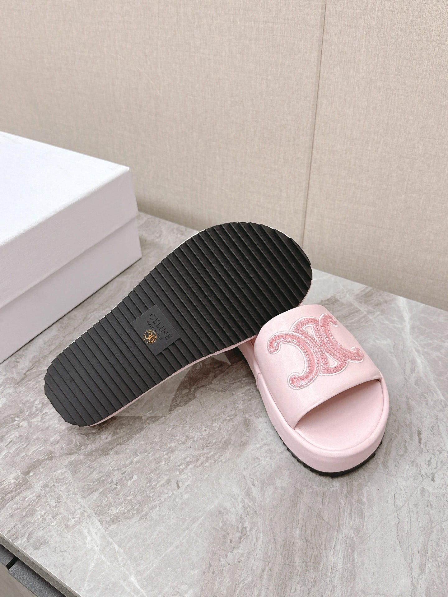 THICK-SOLED SLIDES IN LIGHT PINK SMOOTH LAMBSKIN LOGO WITH CRYSTALS - 35