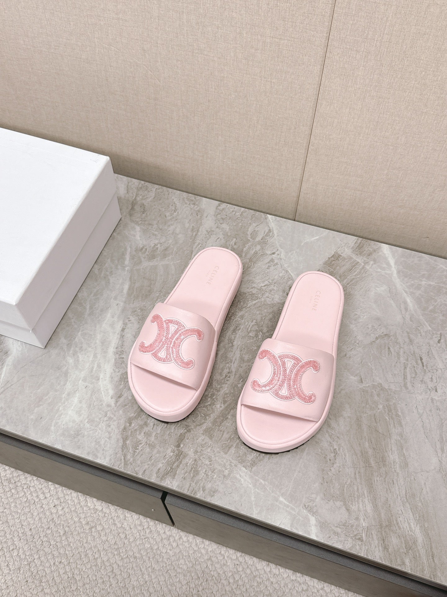 THICK-SOLED SLIDES IN LIGHT PINK SMOOTH LAMBSKIN LOGO WITH CRYSTALS - 35