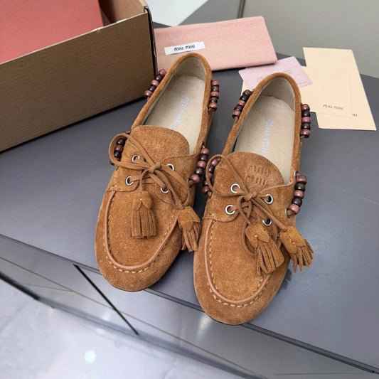MIUMIU 26S ЛОФЕРИ З КИСТЯМИ З КАРАМЕЛЬНО-КОРИЧНЕВОЇ ЗАМШІ З БІСЕРНИМ ОЗДОБЛЕННЯМ