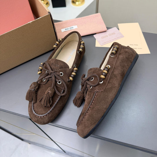 ЛОФЕРИ MIUMIU 26S З КИСТЯМИ ТА БІСЕРНОЮ ОБРОБКОЮ З ТЕМНО-КОРИЧНЕВОЇ ЗАМШІ