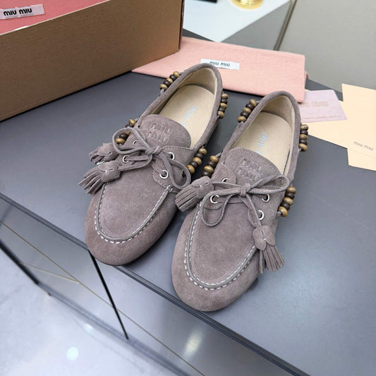 ЛОФЕРИ MIUMIU 26S TASSEL З КИСТЯМИ З ЗАМШІ КОЛЬОРУ СІРО-КОРИЧНЕВИЙ З ДЕКОРОМ З БІСЕРУ