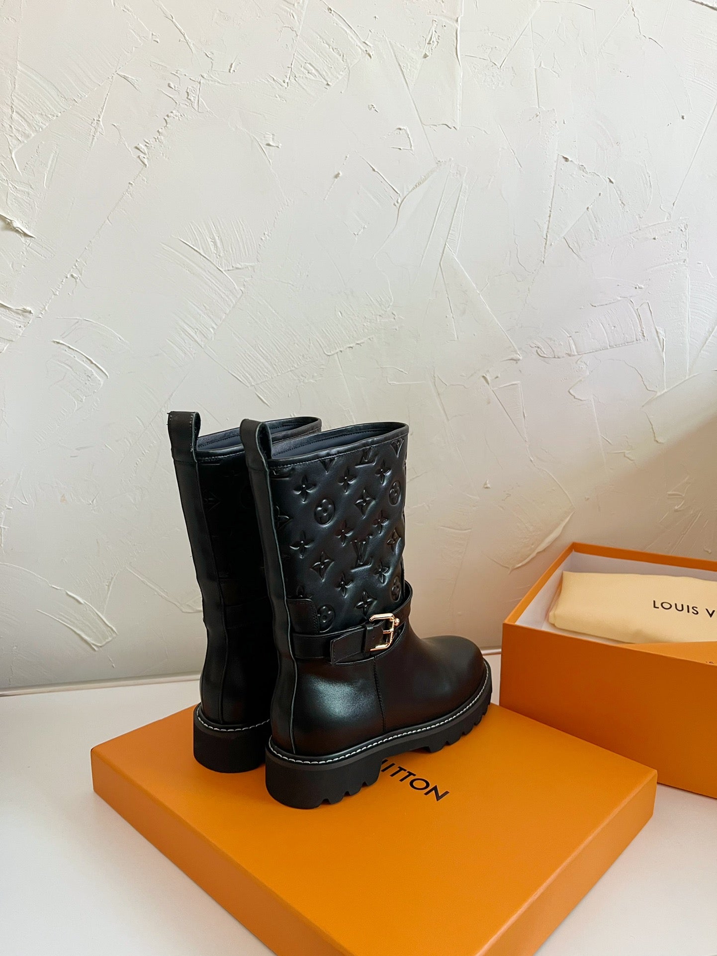 TERRITORY FLAT ANKLE BOOT IN BLACK EMBOSSED CALFSKIN - 35