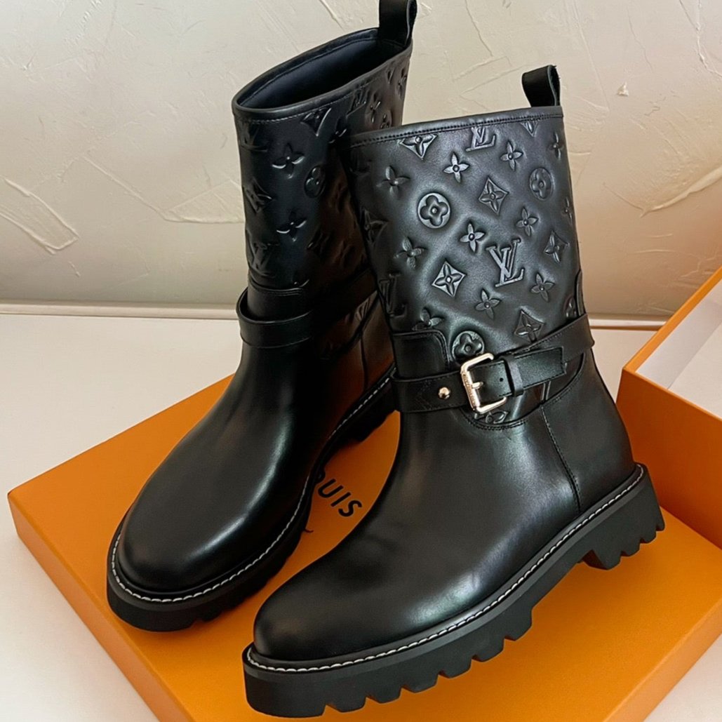 TERRITORY FLAT ANKLE BOOT IN BLACK EMBOSSED CALFSKIN - 35