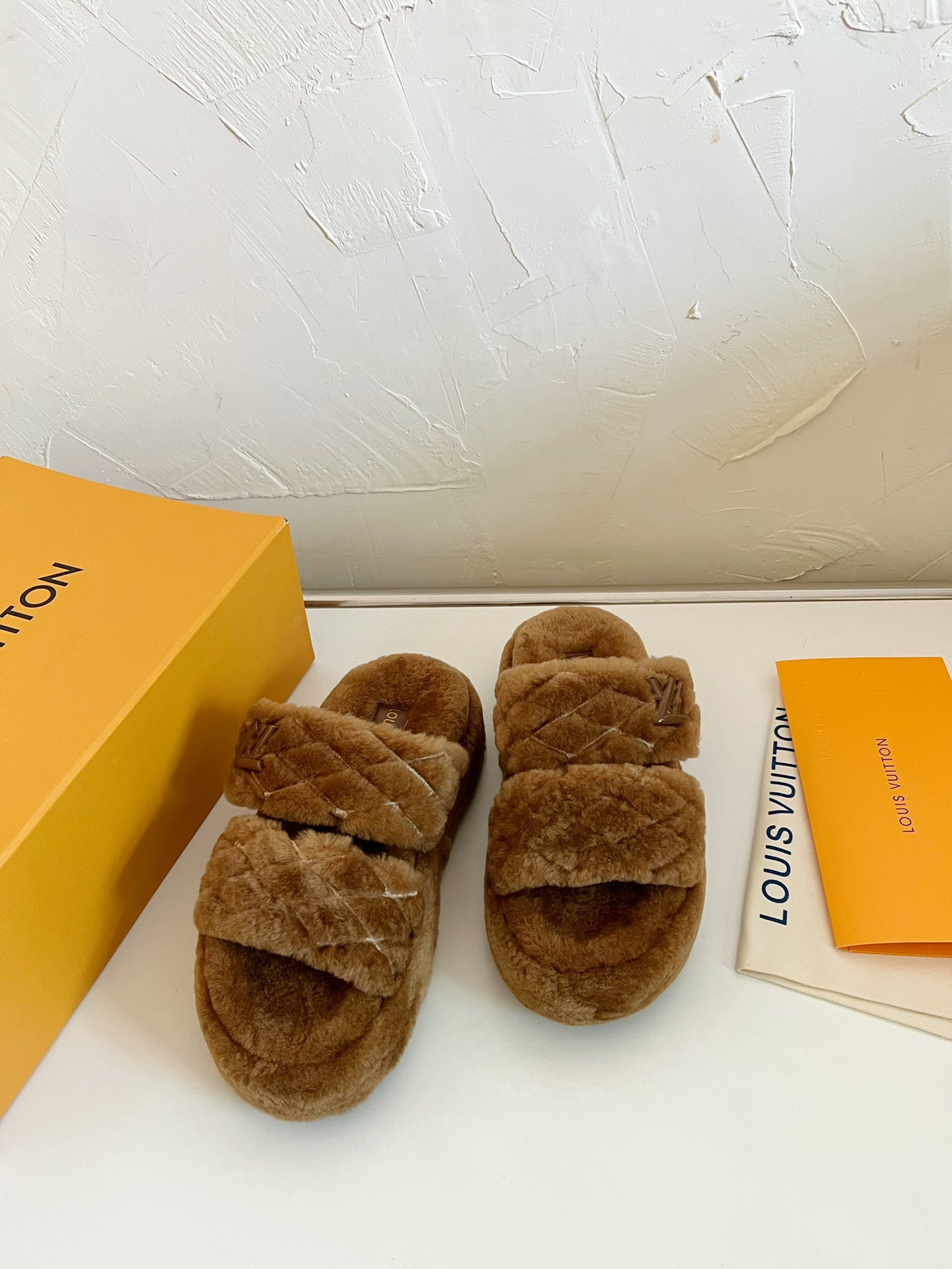 LV SUNSET PLATFORM COMFORT MULE IN CHOCOLATE BROWN SHEARLING - 35