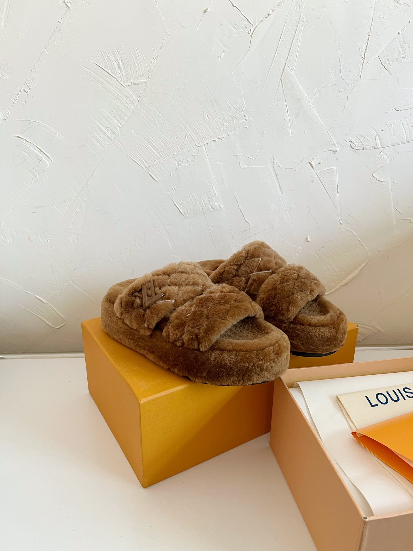 LV SUNSET PLATFORM COMFORT MULE IN CHOCOLATE BROWN SHEARLING - 35