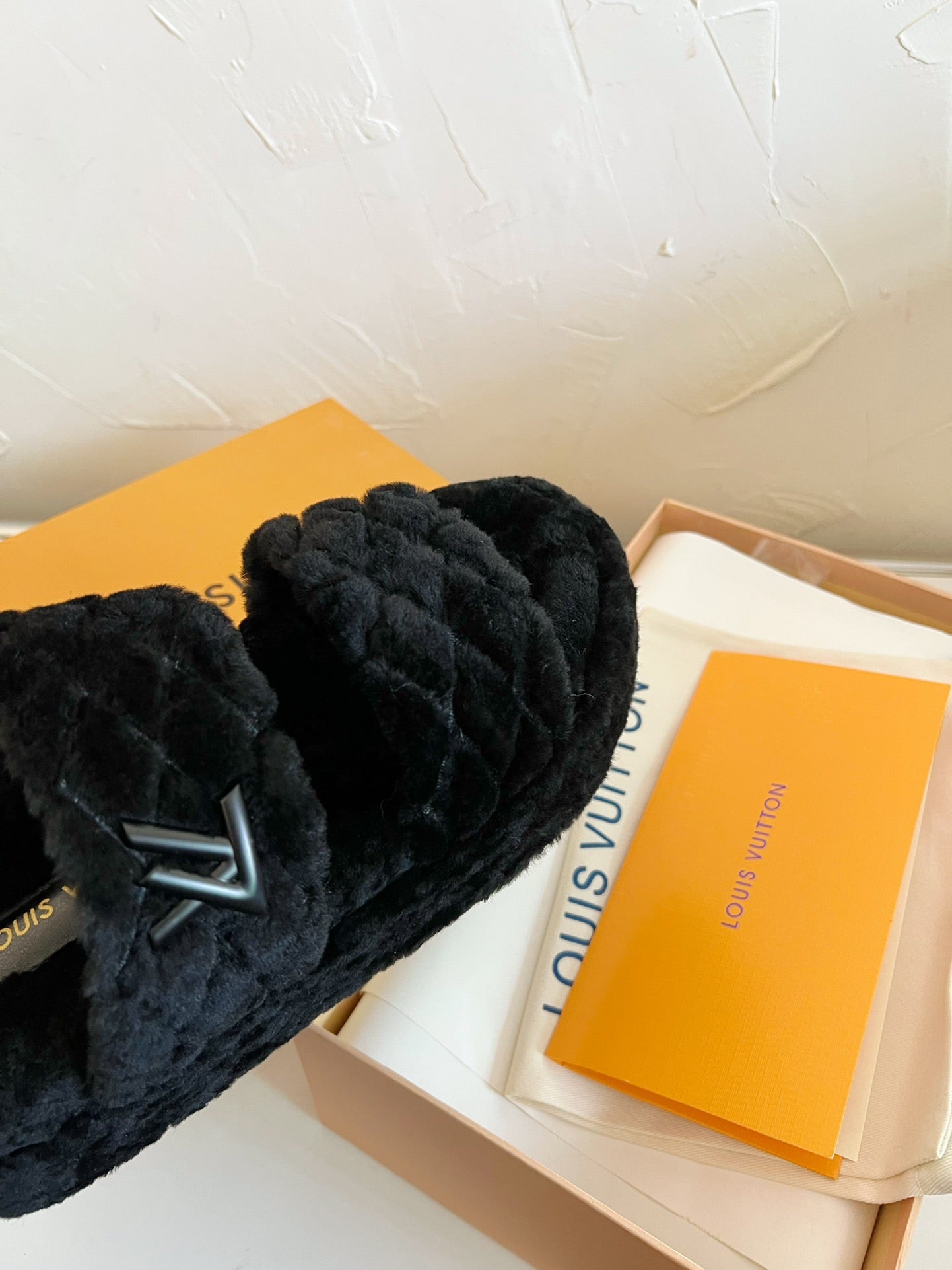 LV SUNSET PLATFORM COMFORT MULE IN BLACK SHEARLING - 35