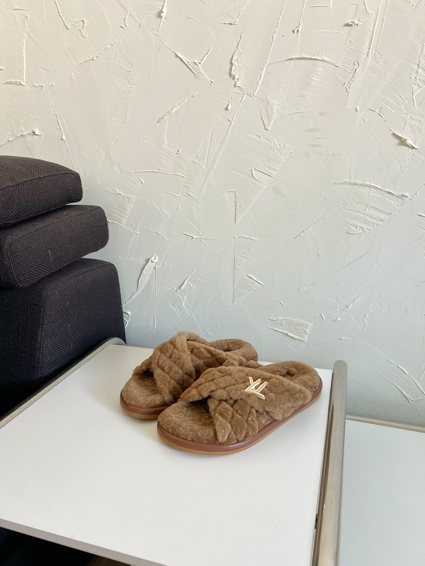 LV BLISS COMFORT MULE IN CHOCOLATE BROWN SHEARLING - 35