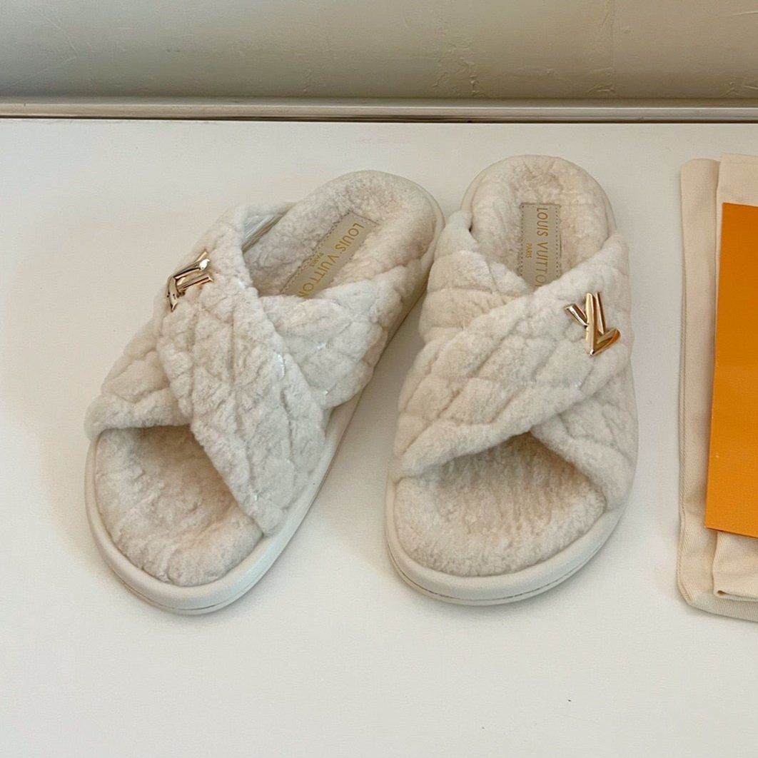 LV BLISS COMFORT MULE IN BEIGE SHEARLING - 35