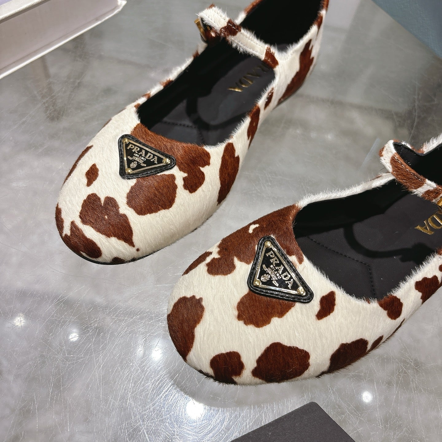 PRADA 25S MARY JANE BALLETS IN BROWN MIX CREAM WHITE HORSEHAIR FABRIC - 35