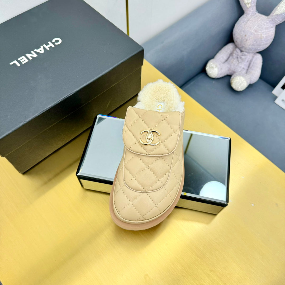 THICK-SOLED SLIDE IN LIGHT YELLOW LAMBSKIN AND WOOL LINING - 35