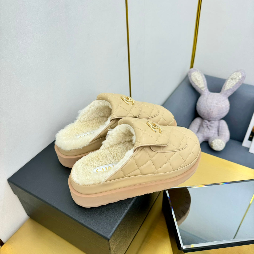 THICK-SOLED SLIDE IN LIGHT YELLOW LAMBSKIN AND WOOL LINING - 35