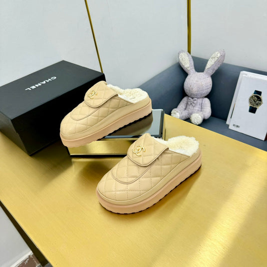 THICK-SOLED SLIDE IN LIGHT YELLOW LAMBSKIN AND WOOL LINING - 35