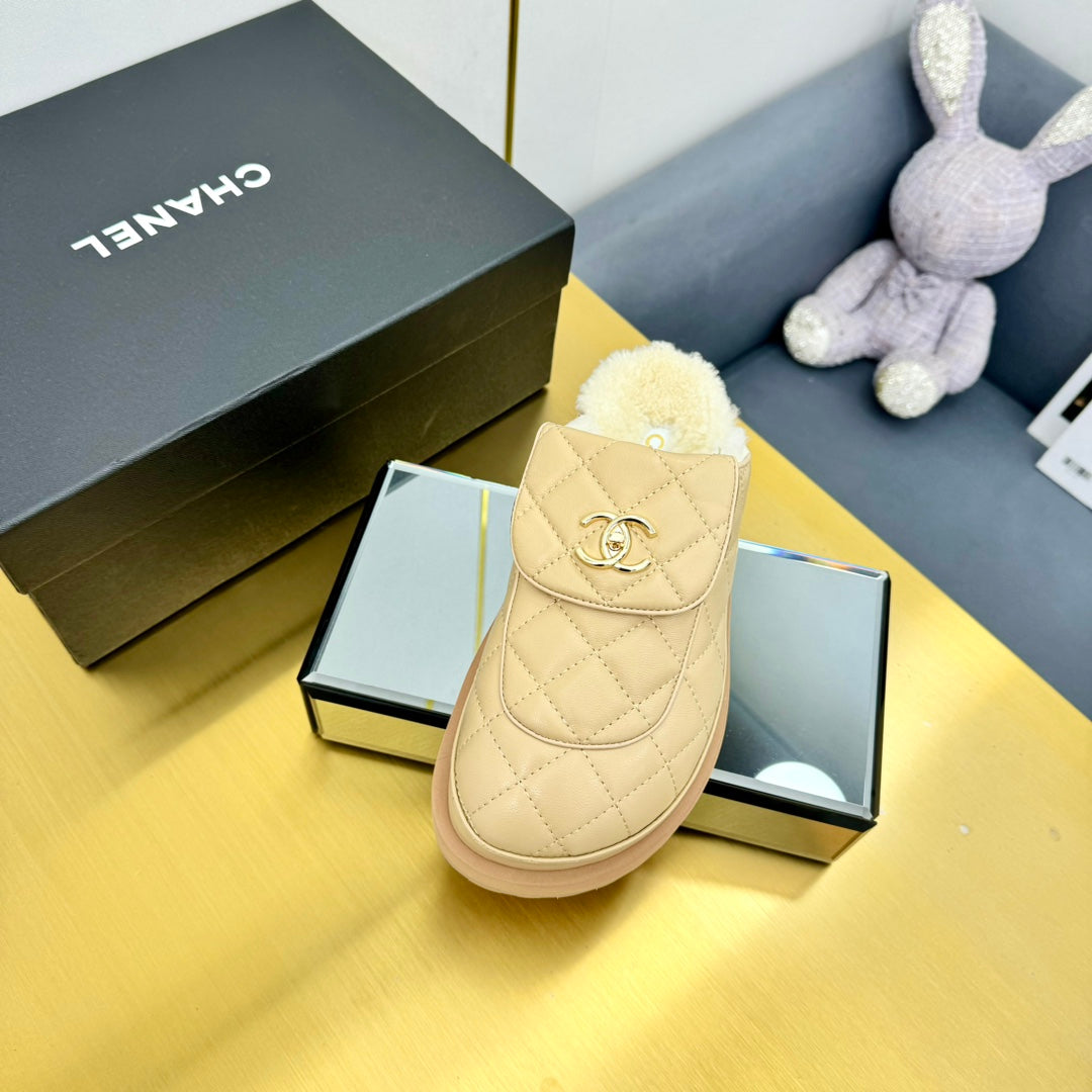 THICK-SOLED SLIDE IN LIGHT YELLOW LAMBSKIN AND WOOL LINING - 35