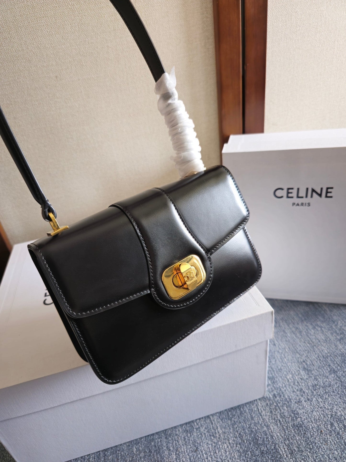 JOSEPHINE BAG 18.5 IN BLACK PATENT CALFSKIN