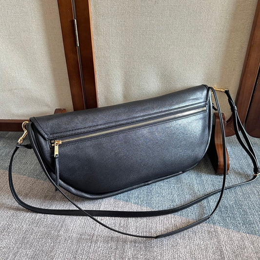 CELINE 25S СУМКА HALFMOON SOFT TRIOMPHE 46 ММ З ЧОРНОЇ М'ЯКОЇ ГЛЯНЦЕВОЇ ОВЕЧОЇ ШКІРИ