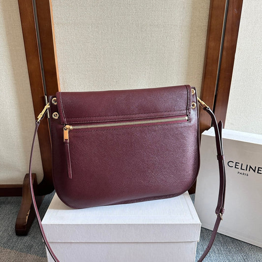 CELINE 25S BESACE SOFT TRIOMPHE 32MM З М'ЯКОЇ БЛИСКУЧОЇ ШКІРИ ЯГНЯТИ КОЛЬОРУ SYRAH RED