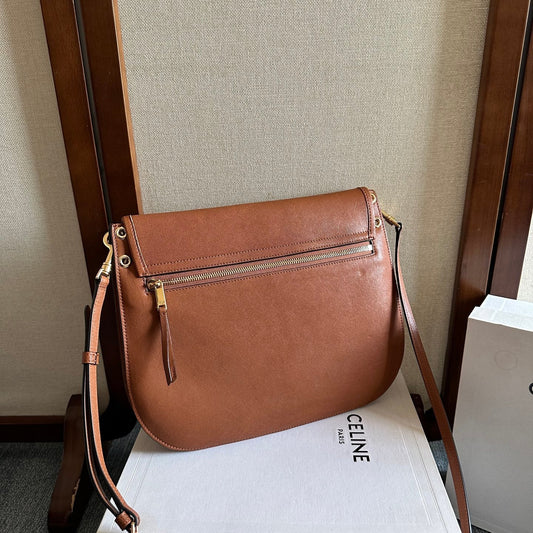 CELINE 25S BESACE SOFT TRIOMPHE 32ММ З КОРИЧНЕВОЇ М'ЯКОЇ ГЛЯНЦЕВОЇ ОВЕЧОЇ ШКІРИ