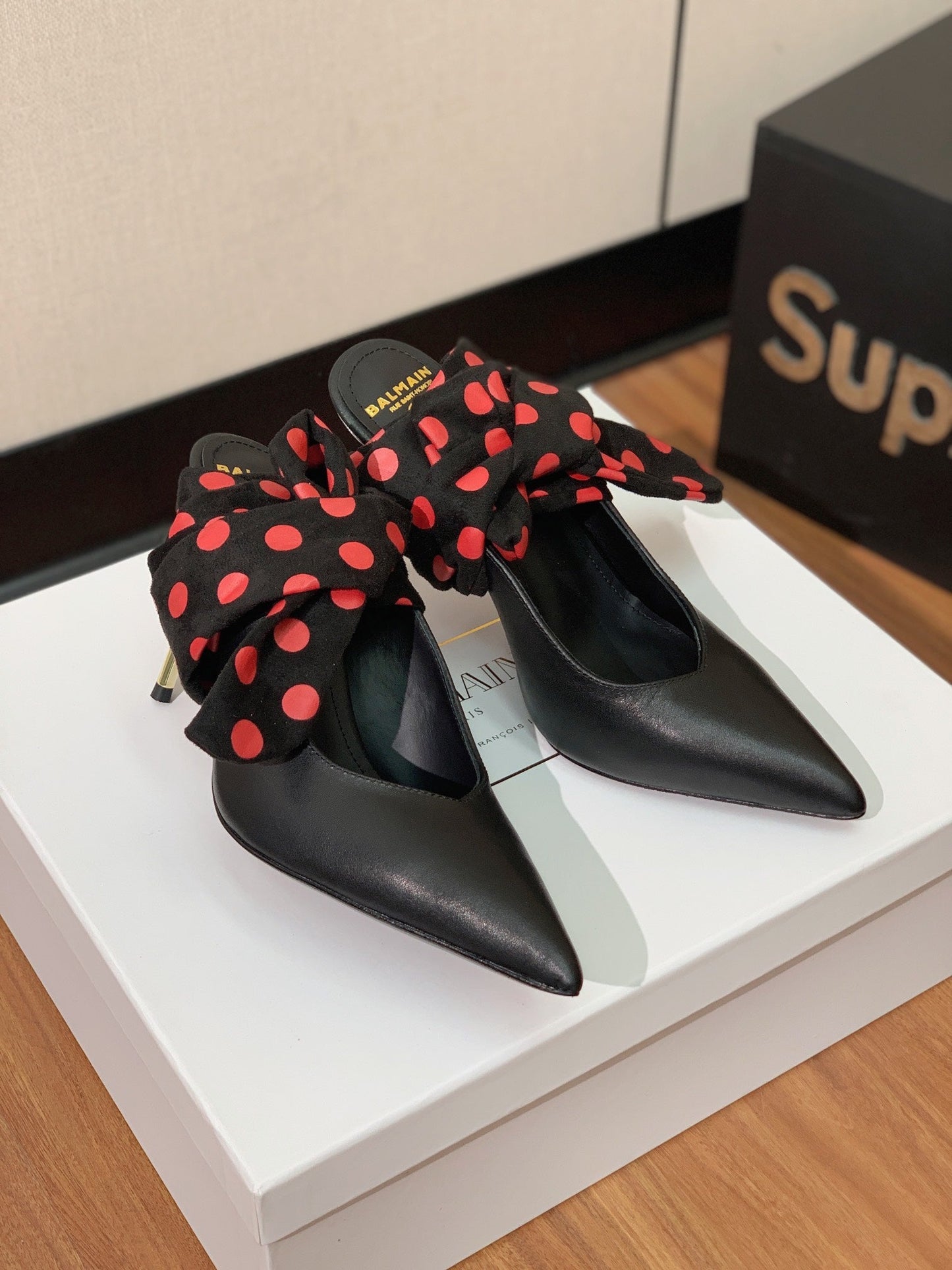 BALMAIN 25S BAKARI MULE WITH RED POLKA DOTS ON BLACK STRAP 95MM IN BLACK CALFSKIN - 36