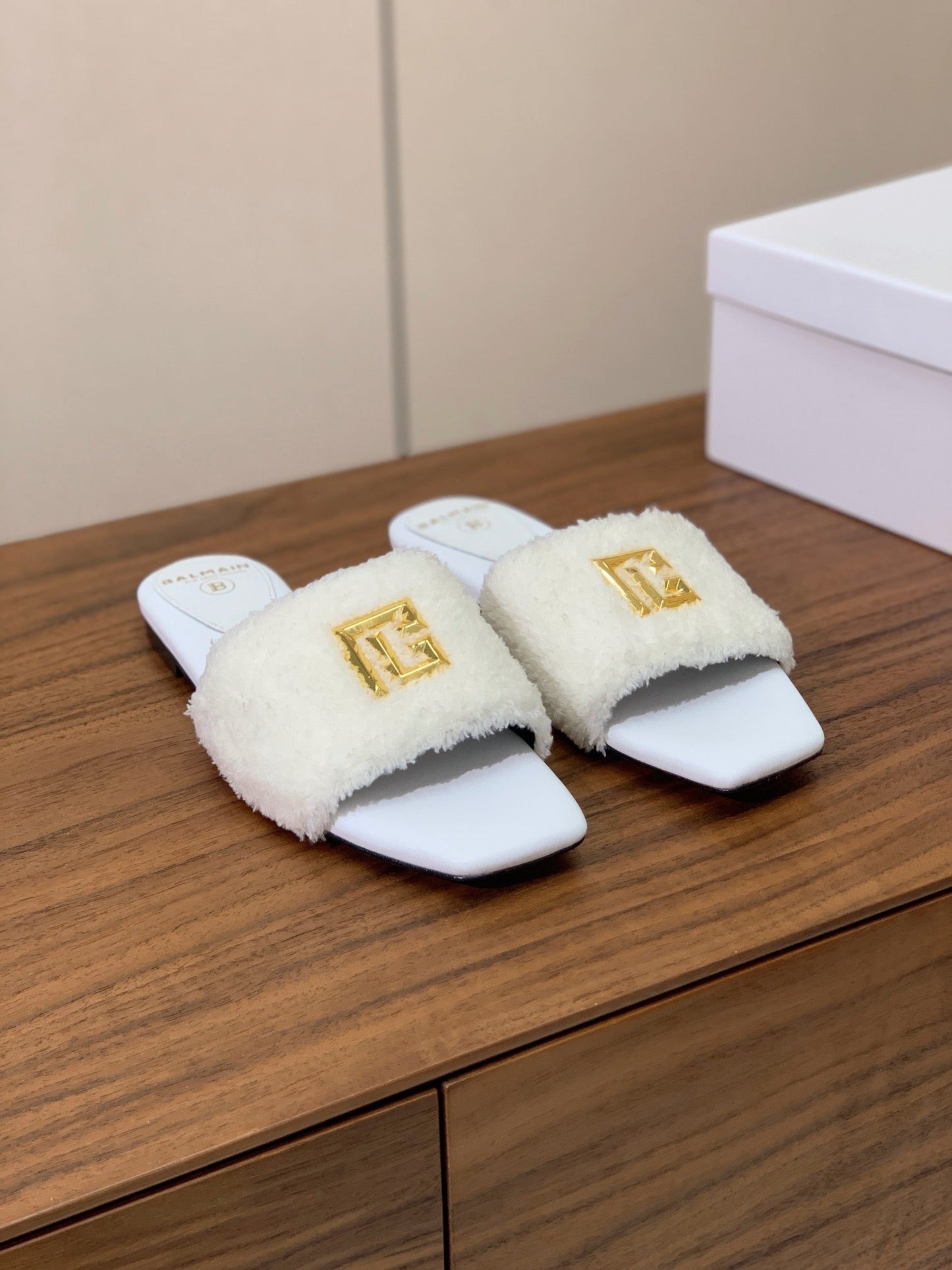 БОСОНІЖКИ BALMAIN 26S З БІЛОЇ ВОВНИ ТА ТЕЛЯЧОЇ ШКІРИ
