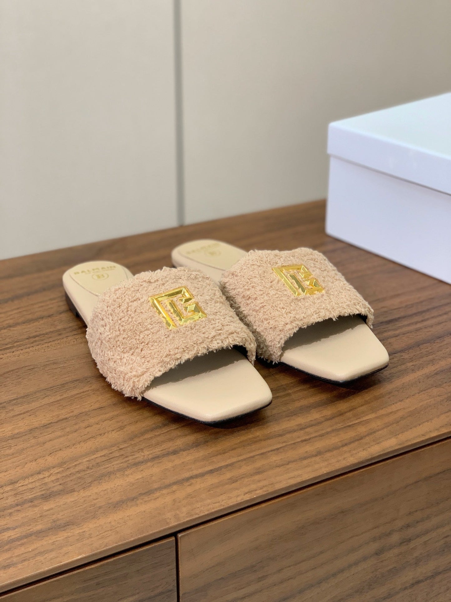 БОСОНІЖКИ BALMAIN 26S З БЕЖЕВОЇ ВОВНИ ТА ТЕЛЯЧОЇ ШКІРИ