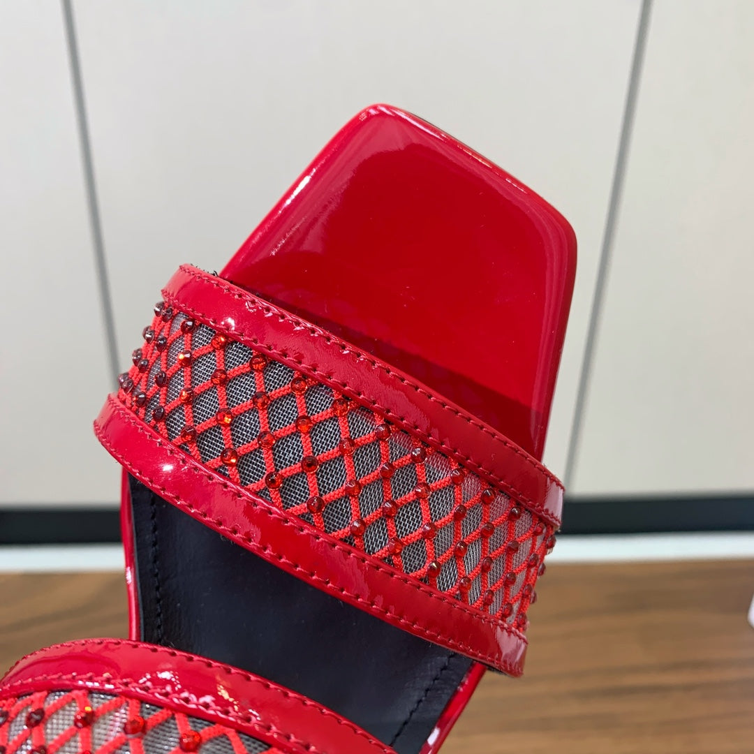 БОСОНІЖКИ BALMAIN 26S НА ПІДБОРАХ 95 ММ З ЧЕРВОНОЇ СІТЧАСТОЇ ТКАНИНИ, ПРИКРАШЕНІ КРИСТАЛАМИ