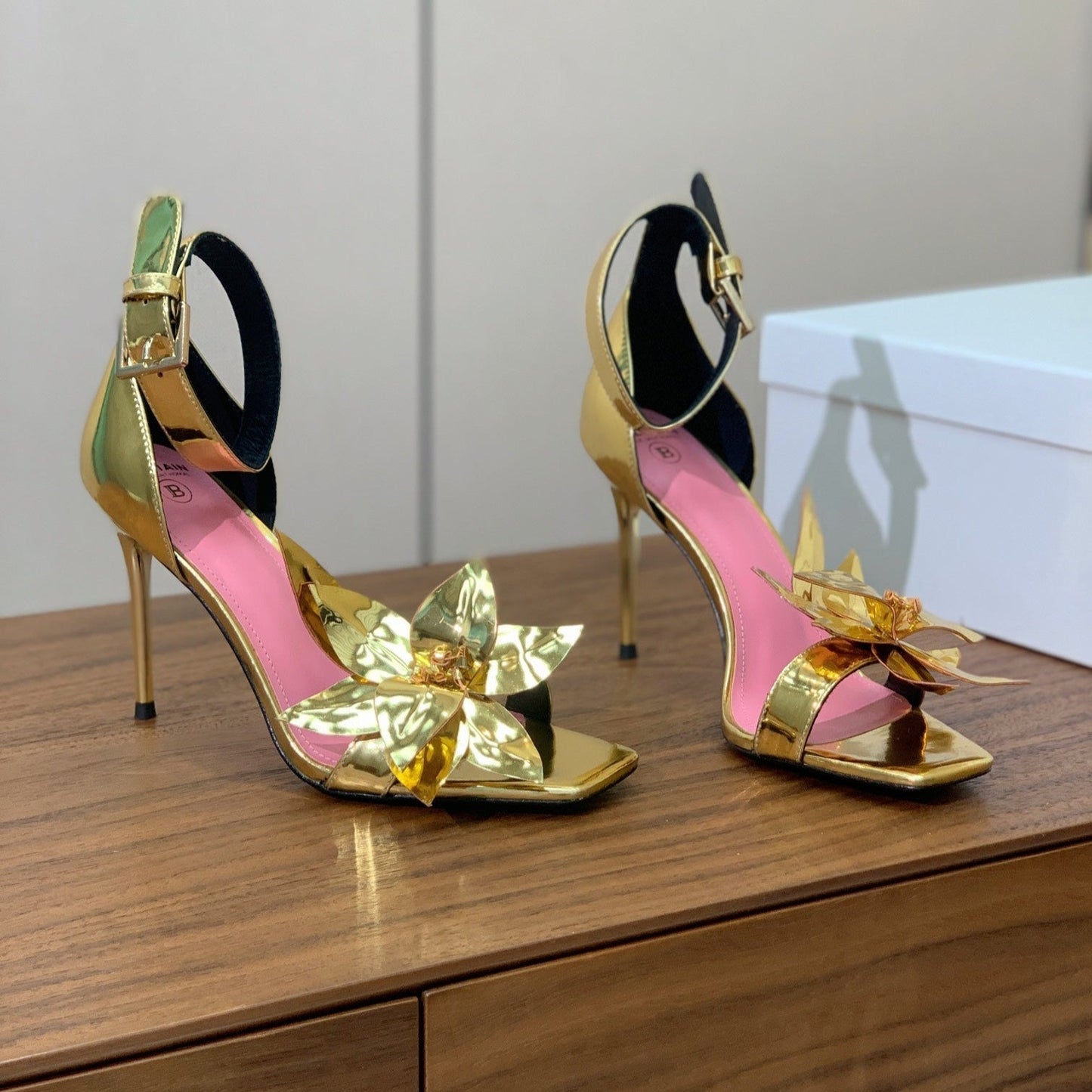 BALMAIN 25S RUBY GOLD HEELED SANDALS 95MM IN PATENT CALFSKIN - 36