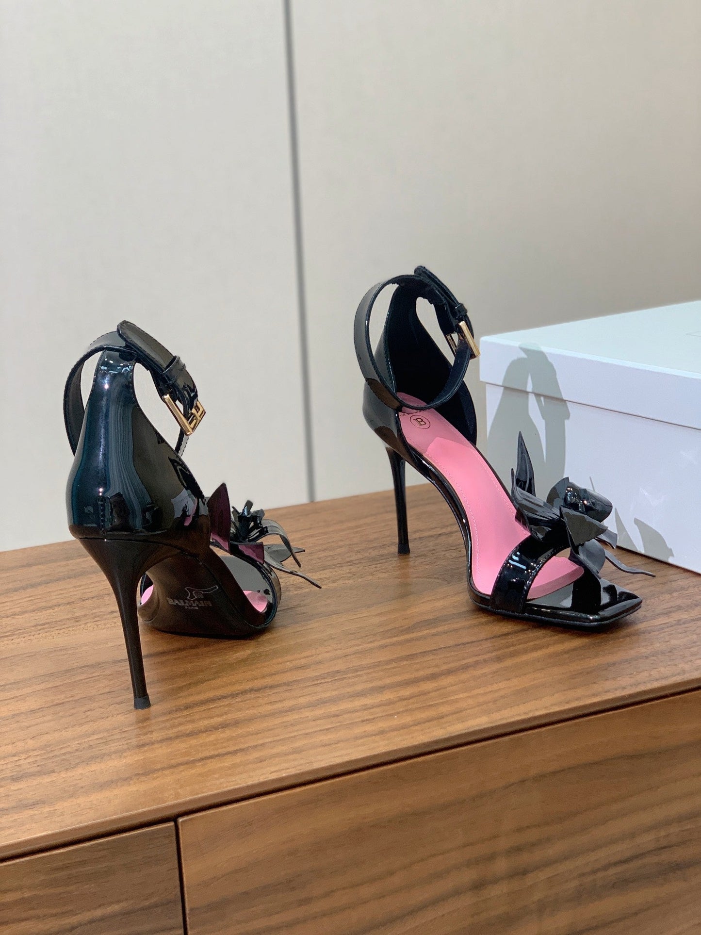 BALMAIN 25S RUBY BLACK HEELED SANDALS 95MM IN PATENT CALFSKIN - 36