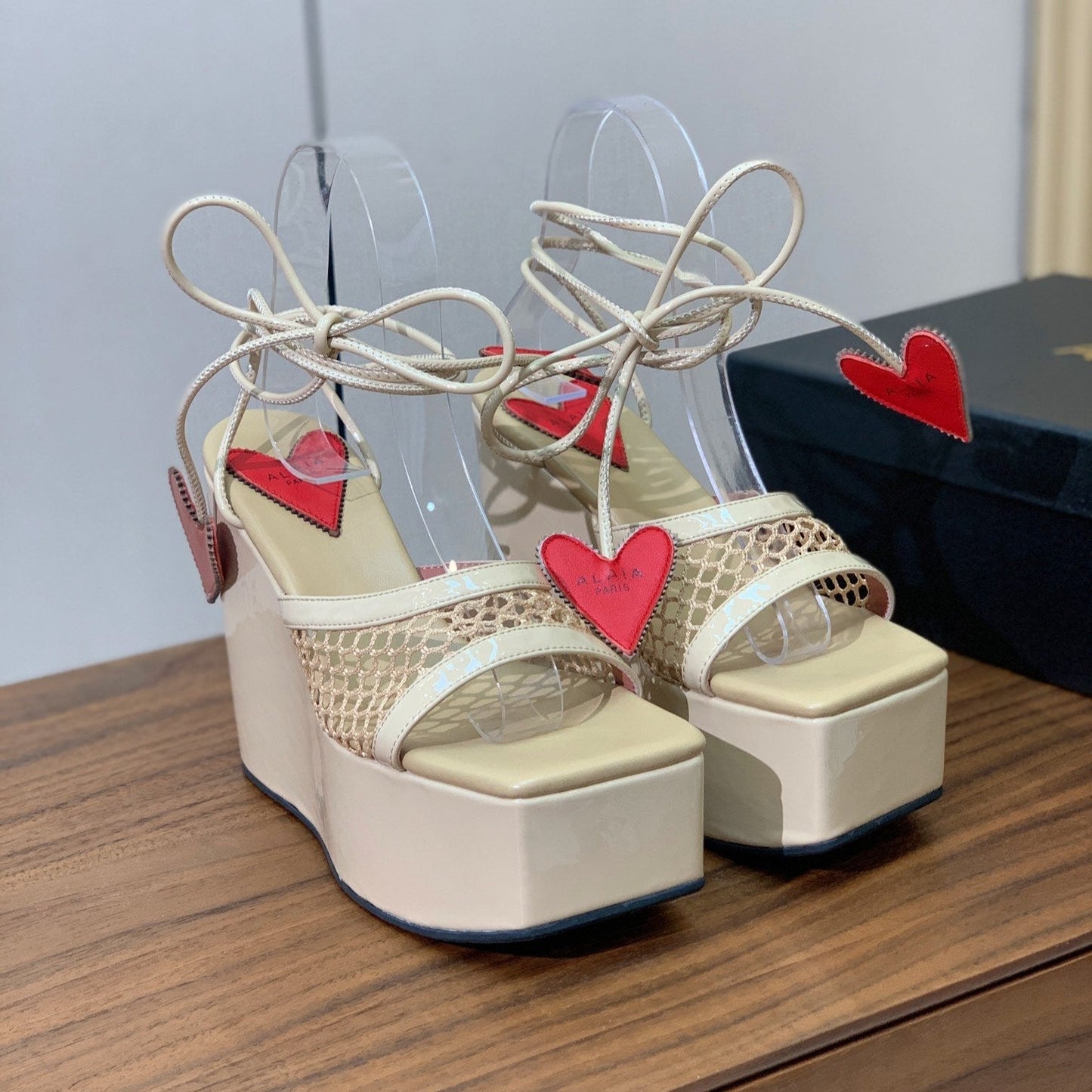 ALAIA BANQUET WEDGE SANDALS IN GOLD LAMBSKIN WITH RED HEART - 35