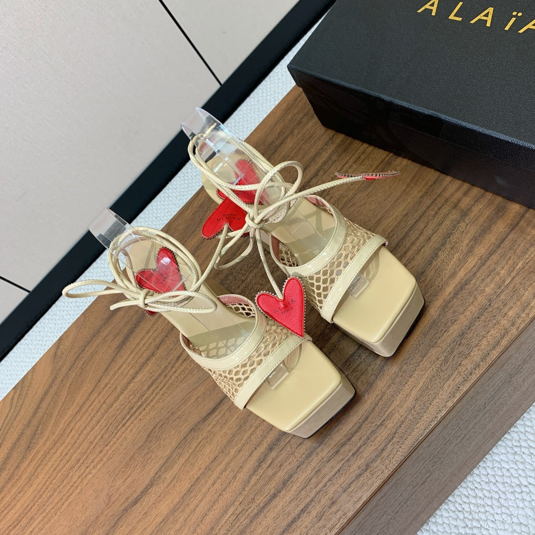 ALAIA BANQUET WEDGE SANDALS IN GOLD LAMBSKIN WITH RED HEART - 35