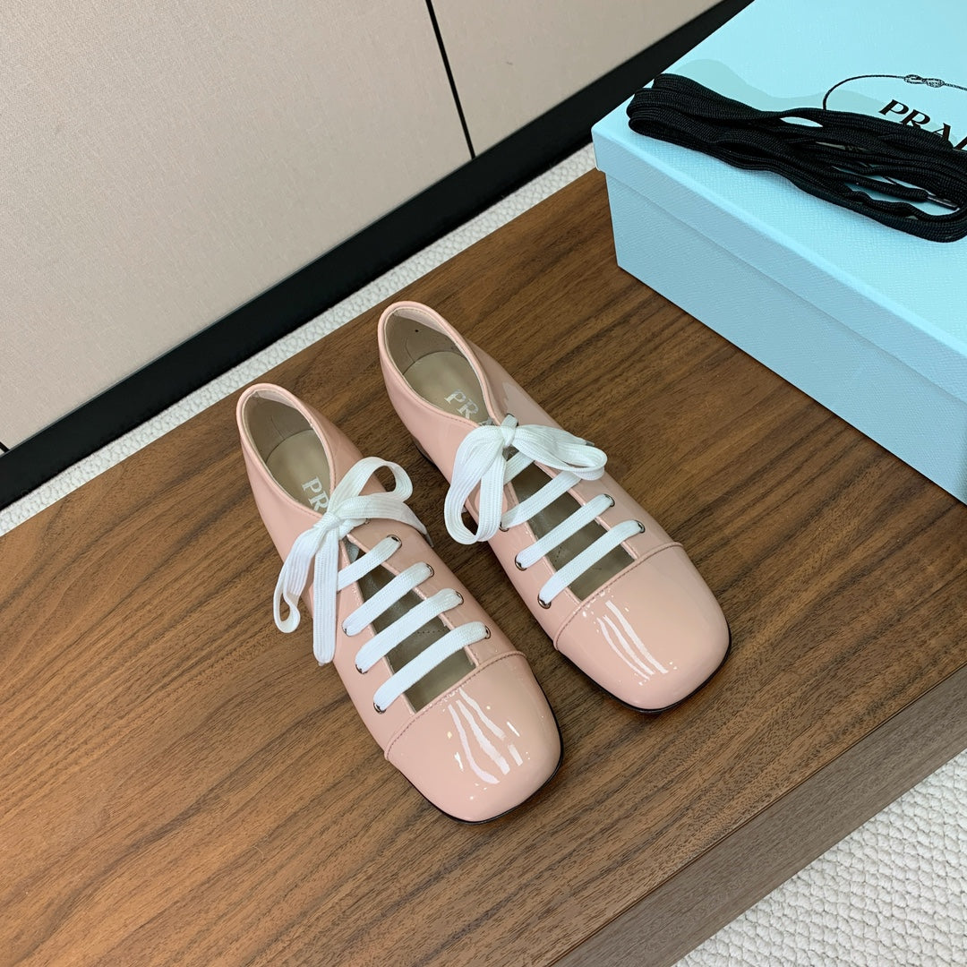 LACE-UP HIGH SHOES IN PALE PINK GLOSSY CALFSKIN - 35
