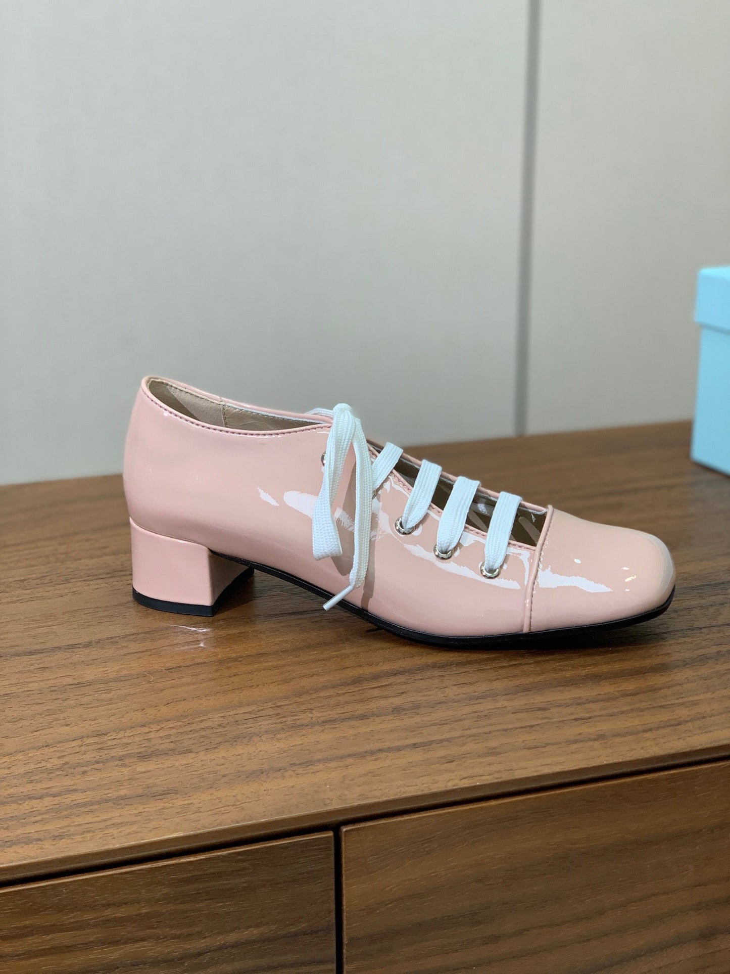 LACE-UP HIGH SHOES IN PALE PINK GLOSSY CALFSKIN - 35