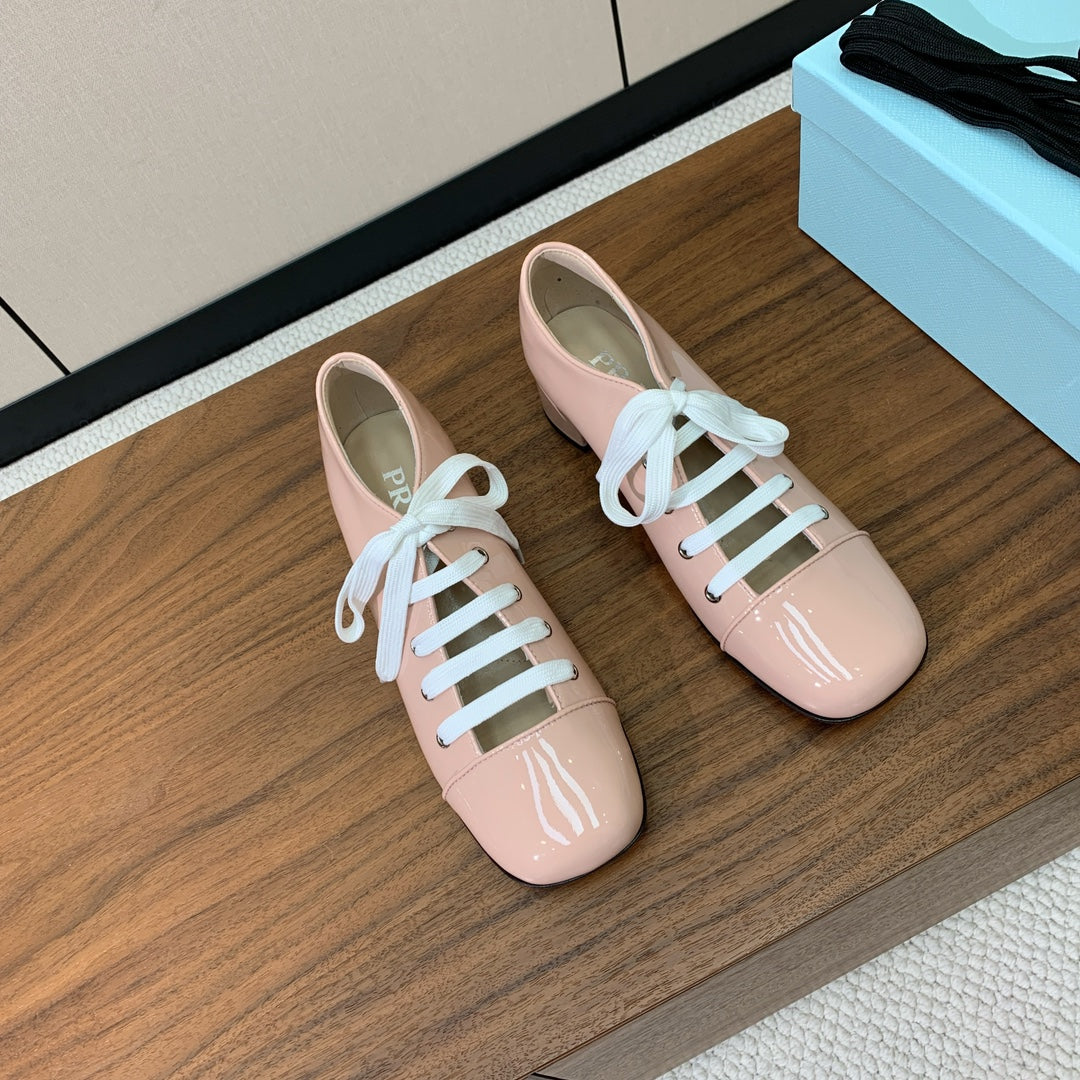 LACE-UP HIGH SHOES IN PALE PINK GLOSSY CALFSKIN - 35